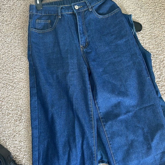 Denim pants set with elastic at the back of the pants and gold buttons - Picture 6 of 7